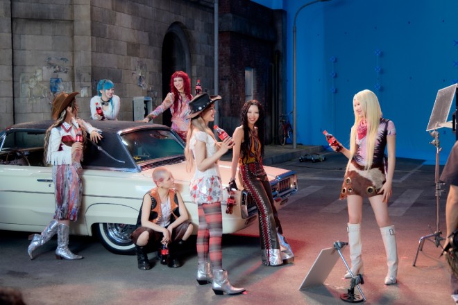 Behind-the-scenes moment from the "Muchu Zenkai. XG" commercial shoot with XG.